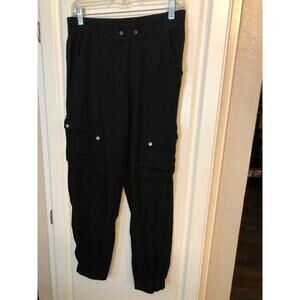 Xhilaration black ankle cut cargo pants, size Small